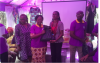 053-Presentation-of-Christmas-Package