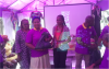 054-Presentation-of-Christmas-Package